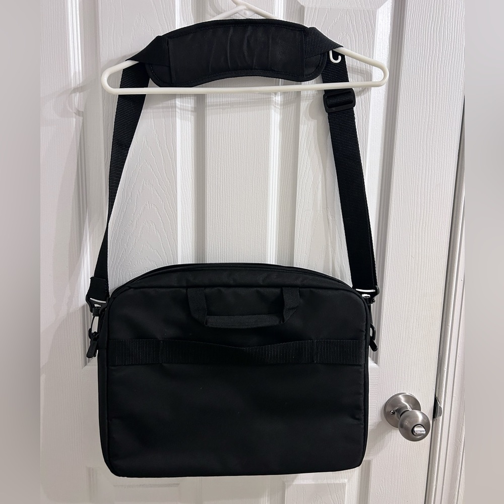 Amazon basics brief case - Picture 2 of 5